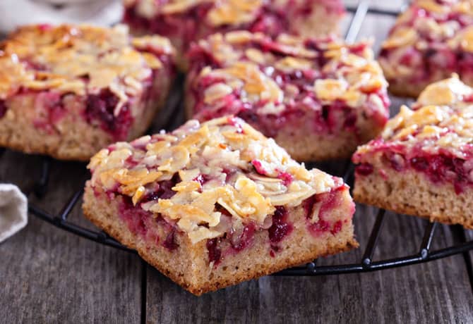 What To Make For Breakfast Or Snack – Berry Oatmeal Bars